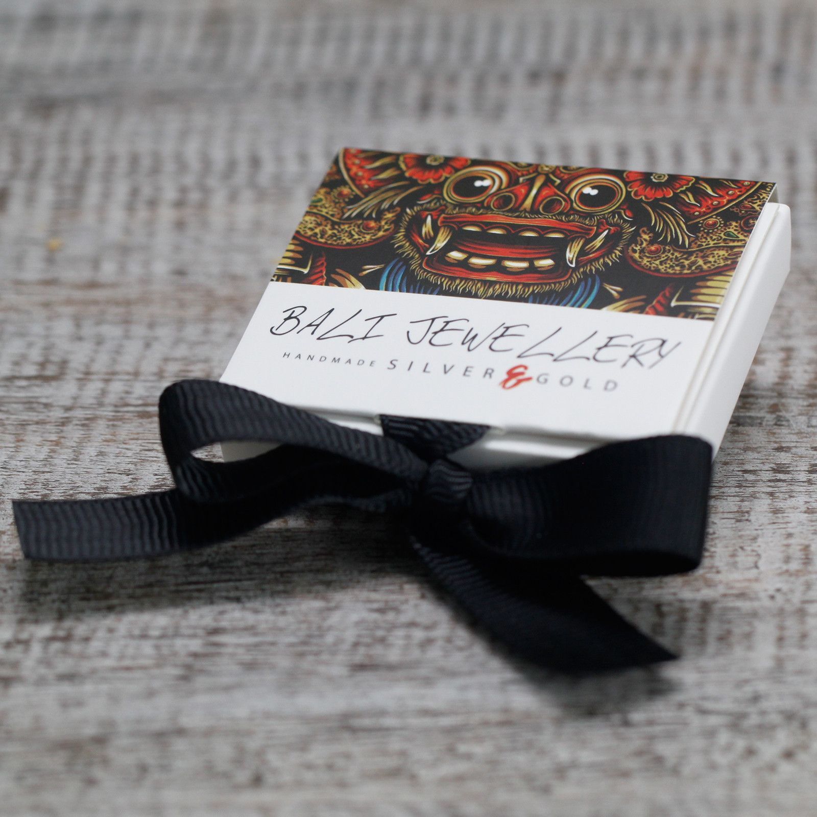 Silver & Gold Earring – Hamsa | www.artisan-gifts.co.uk 6 Silver & Gold Earring – Hamsa | www.artisan-gifts.co.uk 5