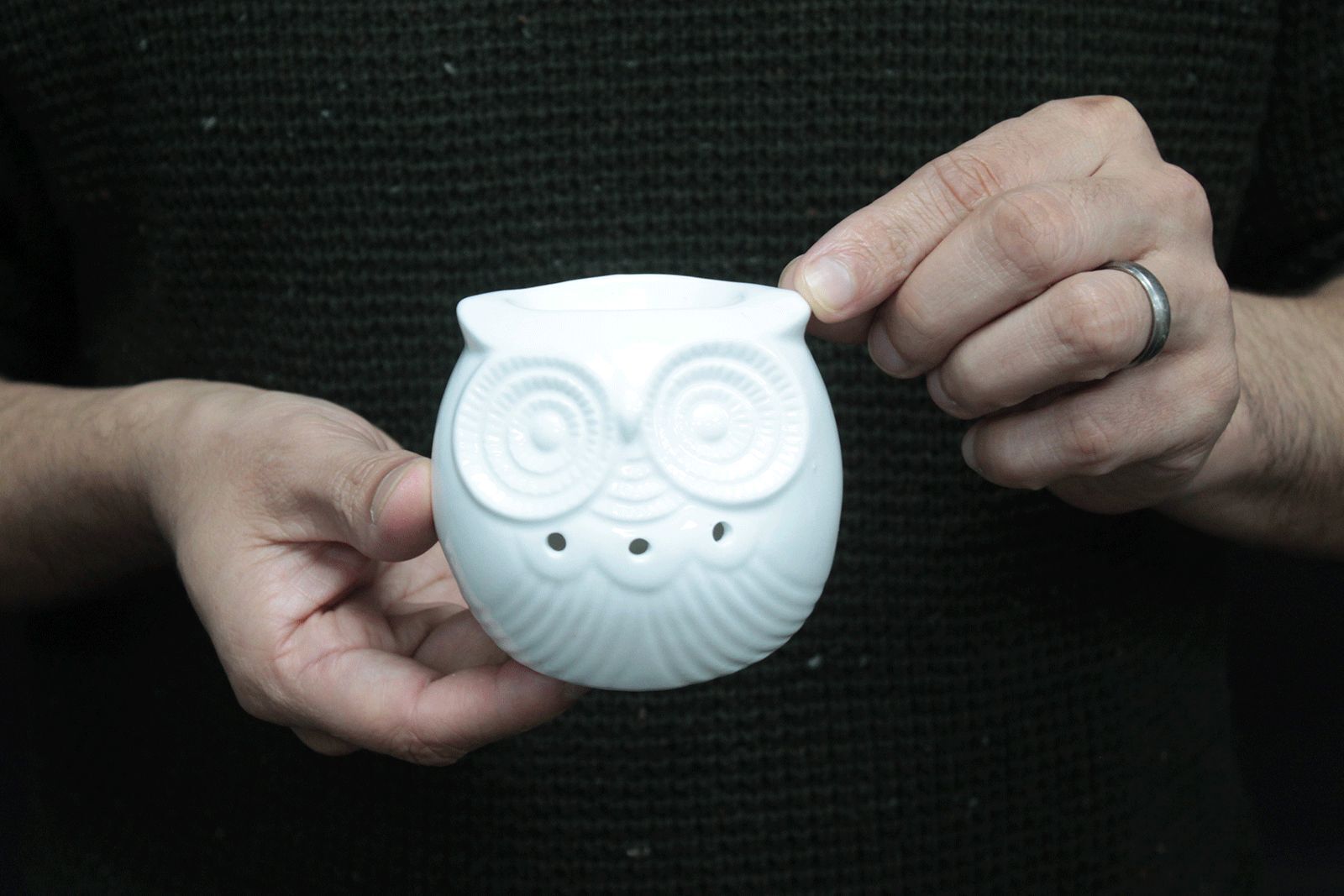 Classic White Oil Burner – Short Owl | www.artisan-gifts.co.uk 4 Classic White Oil Burner – Short Owl | www.artisan-gifts.co.uk 3